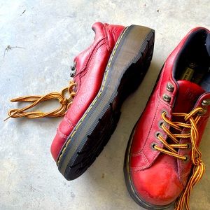 Shoes are size 7 but this may be a men’s 7. Women’s style shoes. Good condition